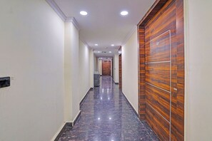 Lobby - Fabhotel Havenora (New Delhi)