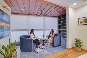 Egyptian cotton sheets, premium bedding, in-room safe, free WiFi - Fabhotel Havenora (New Delhi)