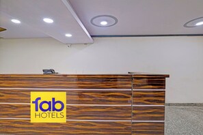 Reception - Fabhotel Havenora (New Delhi)