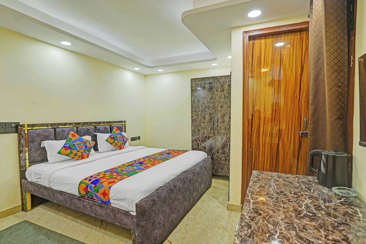 Egyptian cotton sheets, premium bedding, in-room safe, free WiFi