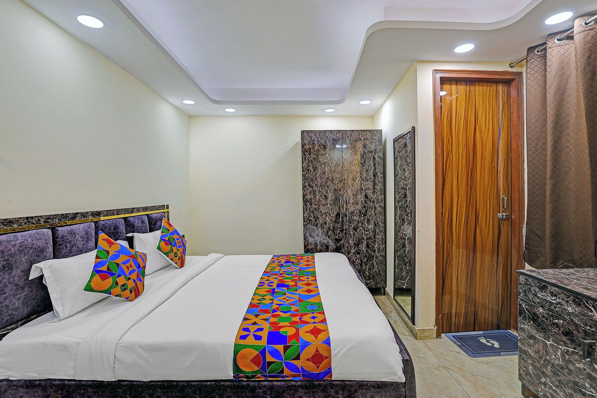 Egyptian cotton sheets, premium bedding, in-room safe, free WiFi