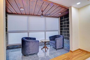 Egyptian cotton sheets, premium bedding, in-room safe, free WiFi