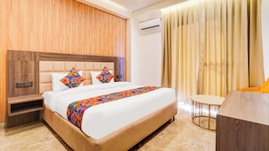 Deluxe Room | Egyptian cotton sheets, premium bedding, in-room safe, WiFi (free) - FabHotel Amrit luxury Inn by Amrit Residency (Gurugram)
