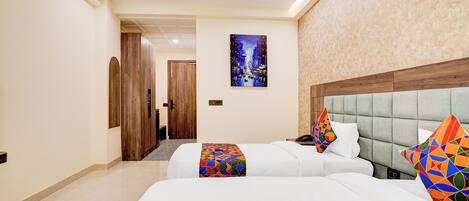 Egyptian cotton sheets, premium bedding, in-room safe, free WiFi