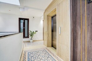 Lobby - FabHotel Amrit Luxury Inn - 1km from RBS Services India Pvt. Ltd Gurgaon (Gurugram)