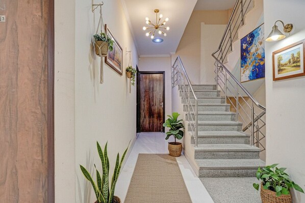 Staircase - Fabhotel Rose Residency (New Delhi)