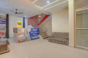 Reception - Fabhotel Rose Residency (New Delhi)