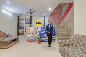 Reception - Fabhotel Rose Residency (New Delhi)
