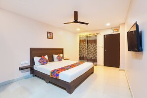 Egyptian cotton sheets, premium bedding, in-room safe, free WiFi - Fabhotel Living Suits (Bangalore)