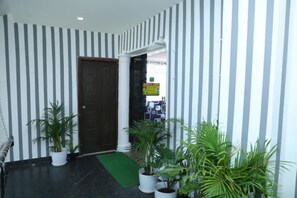 Lobby - Fabhotel Living Suits (Bangalore)