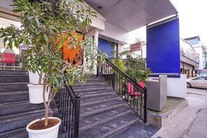 Property entrance - Fabhotel Living Suits (Bangalore)