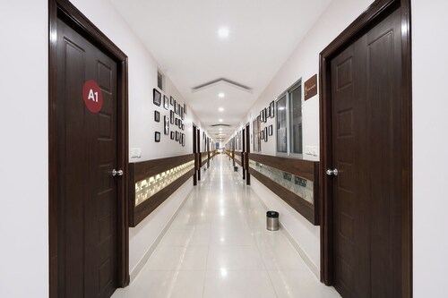 Fabhotel Living Suits