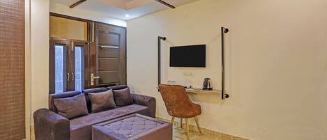 Egyptian cotton sheets, premium bedding, in-room safe, free WiFi