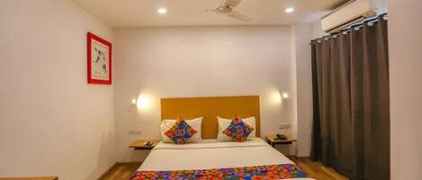 Egyptiske bomuldslagner, premium-sengetøj, pengeskab på værelset