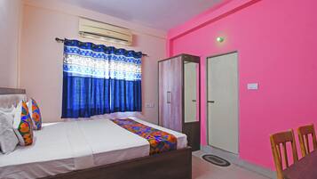 Egyptian cotton sheets, premium bedding, in-room safe, free WiFi