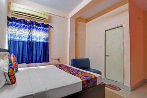 Egyptian cotton sheets, premium bedding, in-room safe, free WiFi - Fabhotel Binayak Inn (Kolkata)