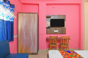 Egyptian cotton sheets, premium bedding, in-room safe, free WiFi - Fabhotel Binayak Inn (Kolkata)