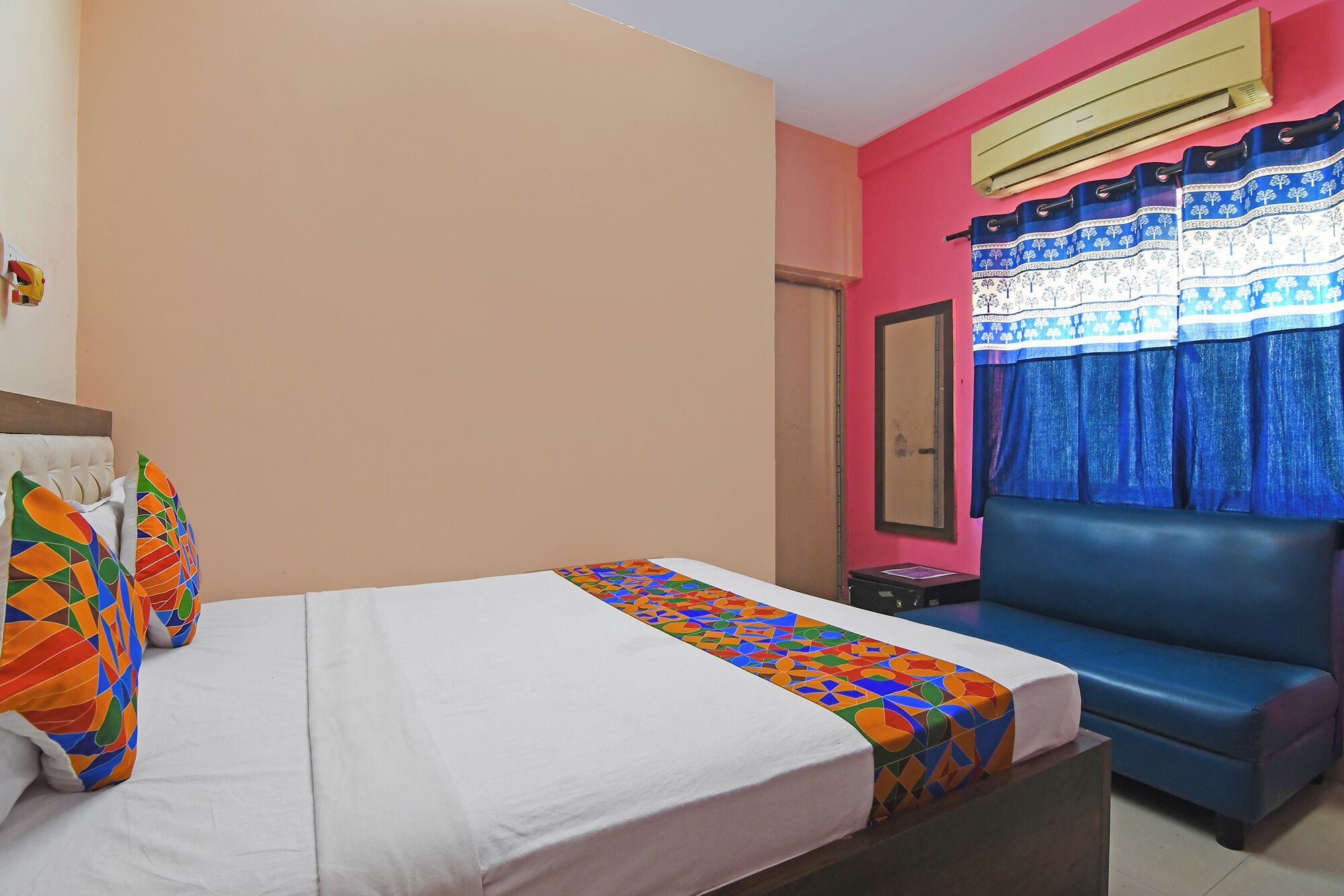 Egyptian cotton sheets, premium bedding, in-room safe, free WiFi