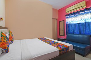 Egyptian cotton sheets, premium bedding, in-room safe, free WiFi