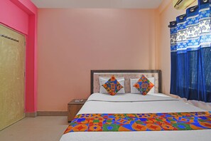 Egyptian cotton sheets, premium bedding, in-room safe, free WiFi