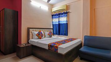 Egyptian cotton sheets, premium bedding, in-room safe, free WiFi