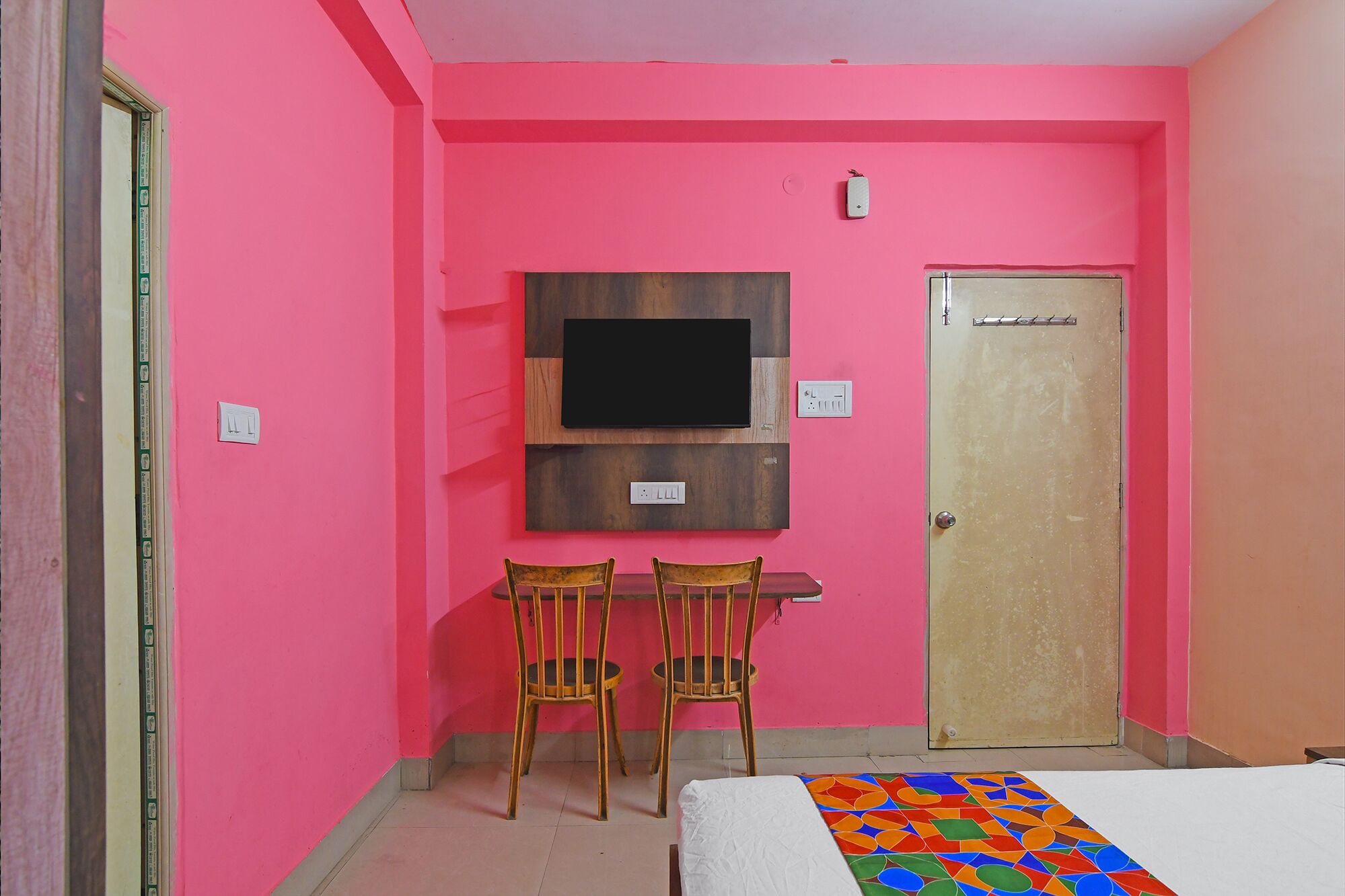 Egyptian cotton sheets, premium bedding, in-room safe, free WiFi