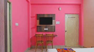 Egyptian cotton sheets, premium bedding, in-room safe, free WiFi