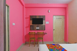 Egyptian cotton sheets, premium bedding, in-room safe, free WiFi