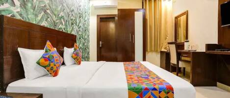 Egyptian cotton sheets, premium bedding, in-room safe, free WiFi