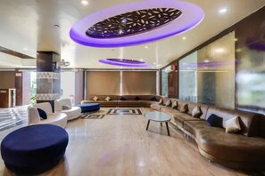 Lobby sitting area - Fabhotel Nirmal Residency (Bhopal)