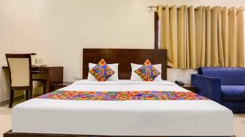 Luxury Room | Egyptian cotton sheets, premium bedding, in-room safe, free WiFi
