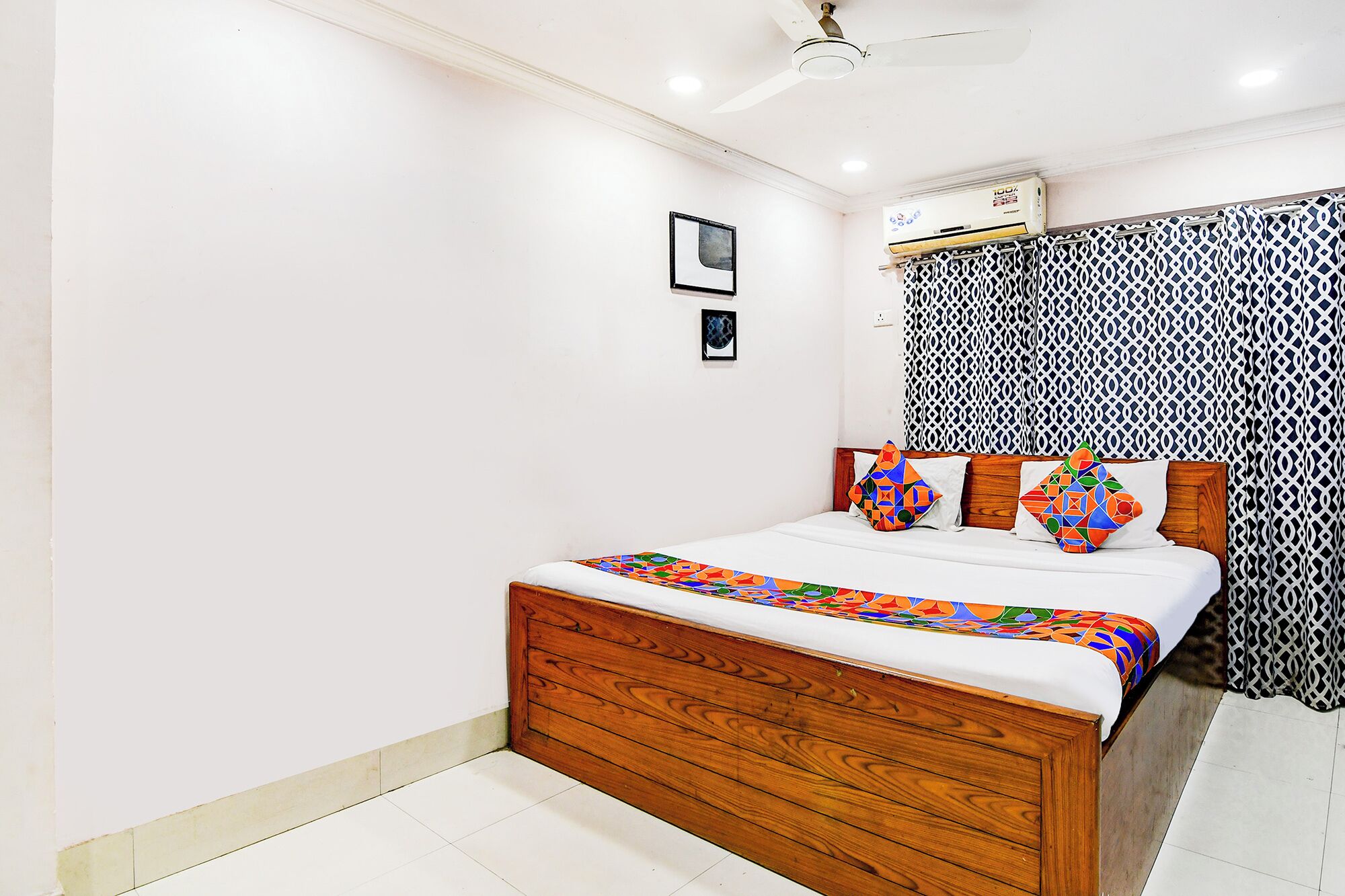 Egyptian cotton sheets, premium bedding, in-room safe, free WiFi