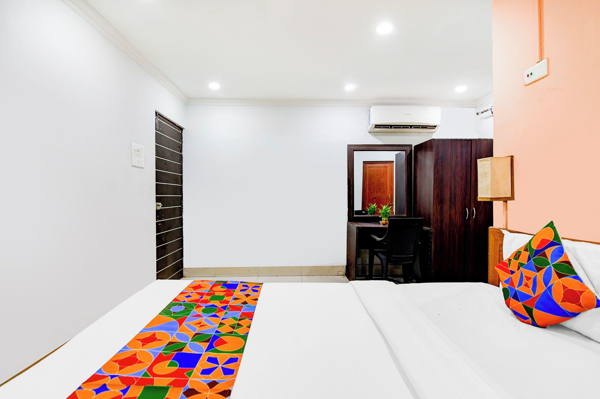 Egyptian cotton sheets, premium bedding, in-room safe, free WiFi