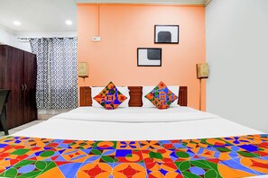 Egyptian cotton sheets, premium bedding, in-room safe, free WiFi