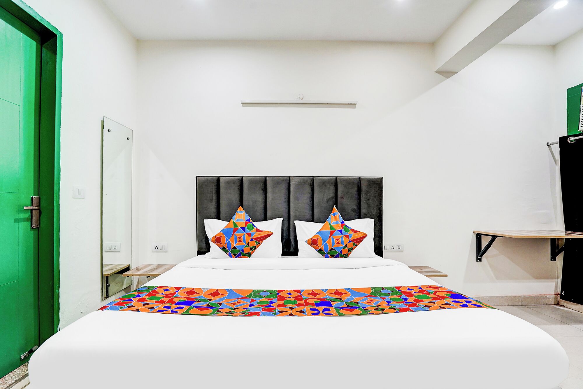 Egyptiske bomuldslagner, premium-sengetøj, pengeskab på værelset