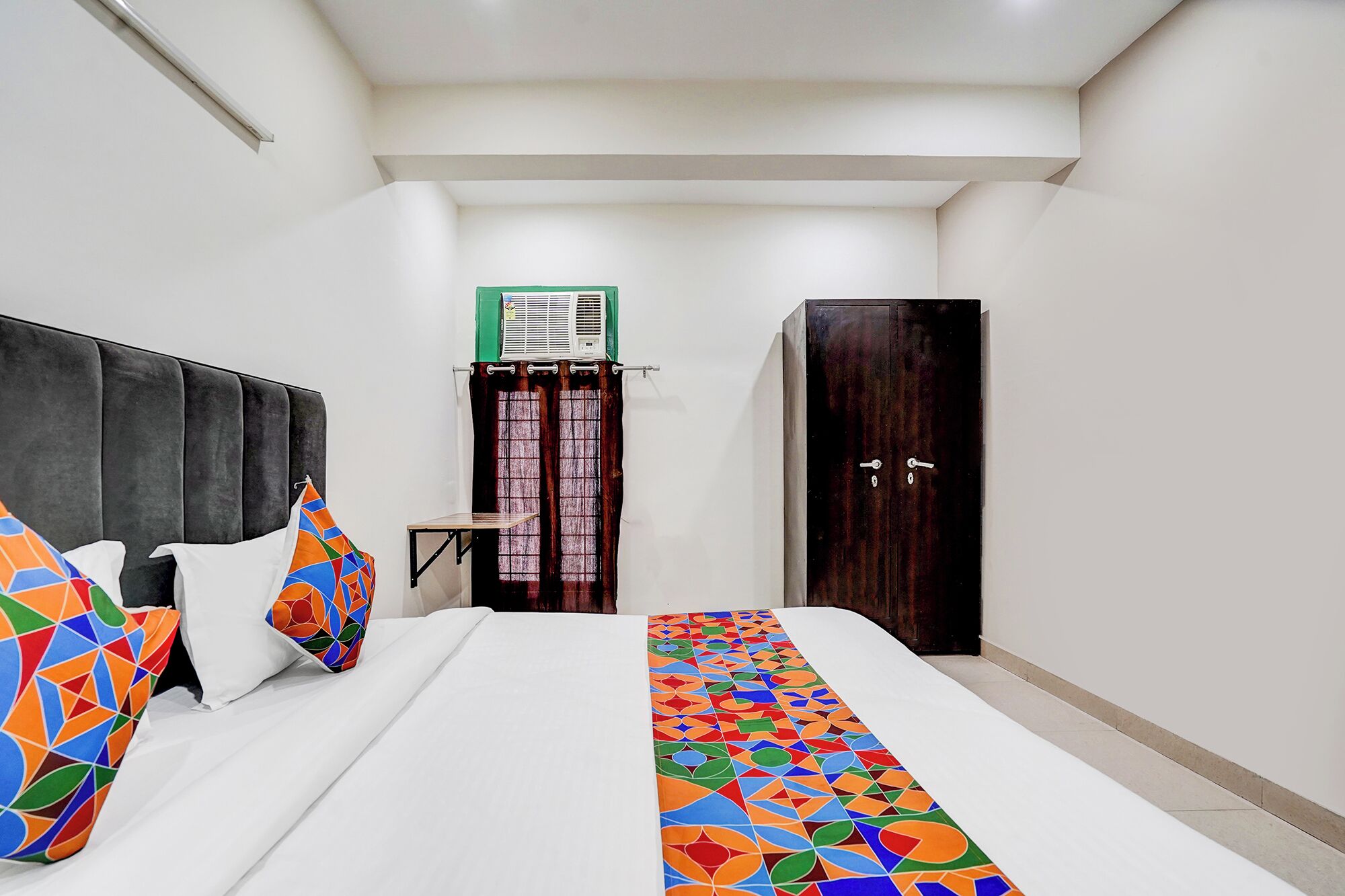 Egyptian cotton sheets, premium bedding, in-room safe, free WiFi