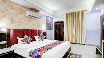 Egyptian cotton sheets, premium bedding, in-room safe, free WiFi