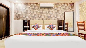 Egyptian cotton sheets, premium bedding, in-room safe, free WiFi