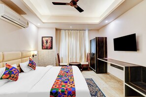 Deluxe Room | Egyptian cotton sheets, premium bedding, in-room safe, free WiFi - Via Ramaya Palace (Faridabad)