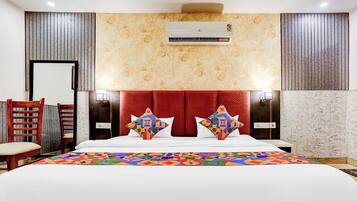 Egyptian cotton sheets, premium bedding, in-room safe, free WiFi