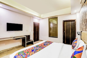 Egyptian cotton sheets, premium bedding, in-room safe, free WiFi