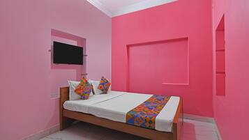 Egyptian cotton sheets, premium bedding, in-room safe, free WiFi