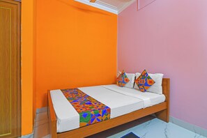 Egyptian cotton sheets, premium bedding, in-room safe, free WiFi - Fabhotel Tulip (Kolkata)