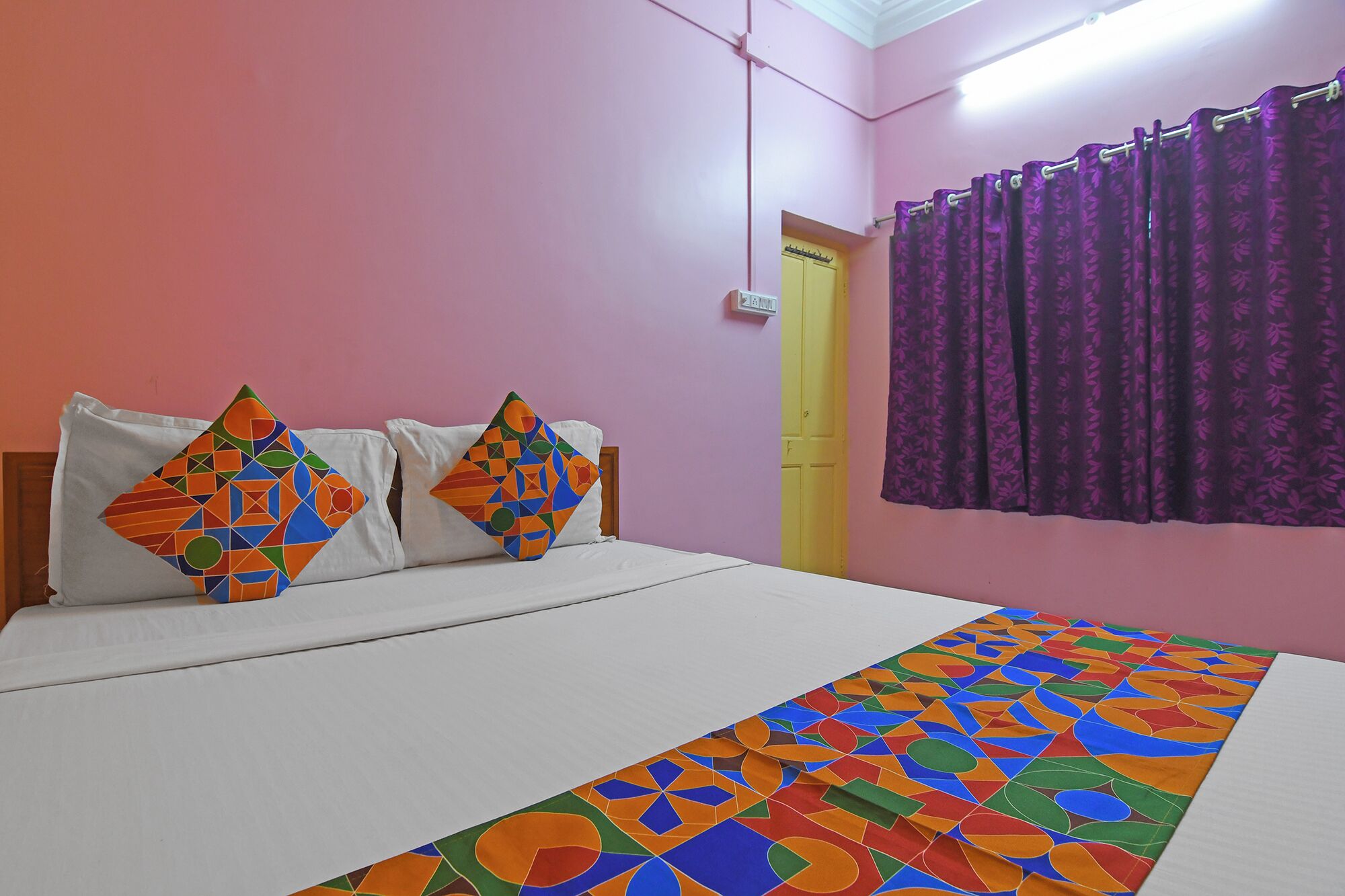 Egyptian cotton sheets, premium bedding, in-room safe, free WiFi