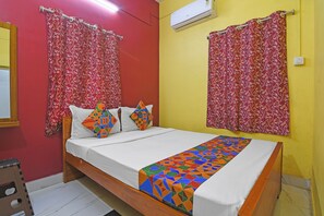 Egyptian cotton sheets, premium bedding, in-room safe, free WiFi - Fabhotel Tulip (Kolkata)