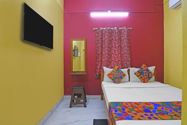 Deluxe Room | Egyptian cotton sheets, premium bedding, in-room safe, free WiFi - Fabhotel Tulip (Kolkata)