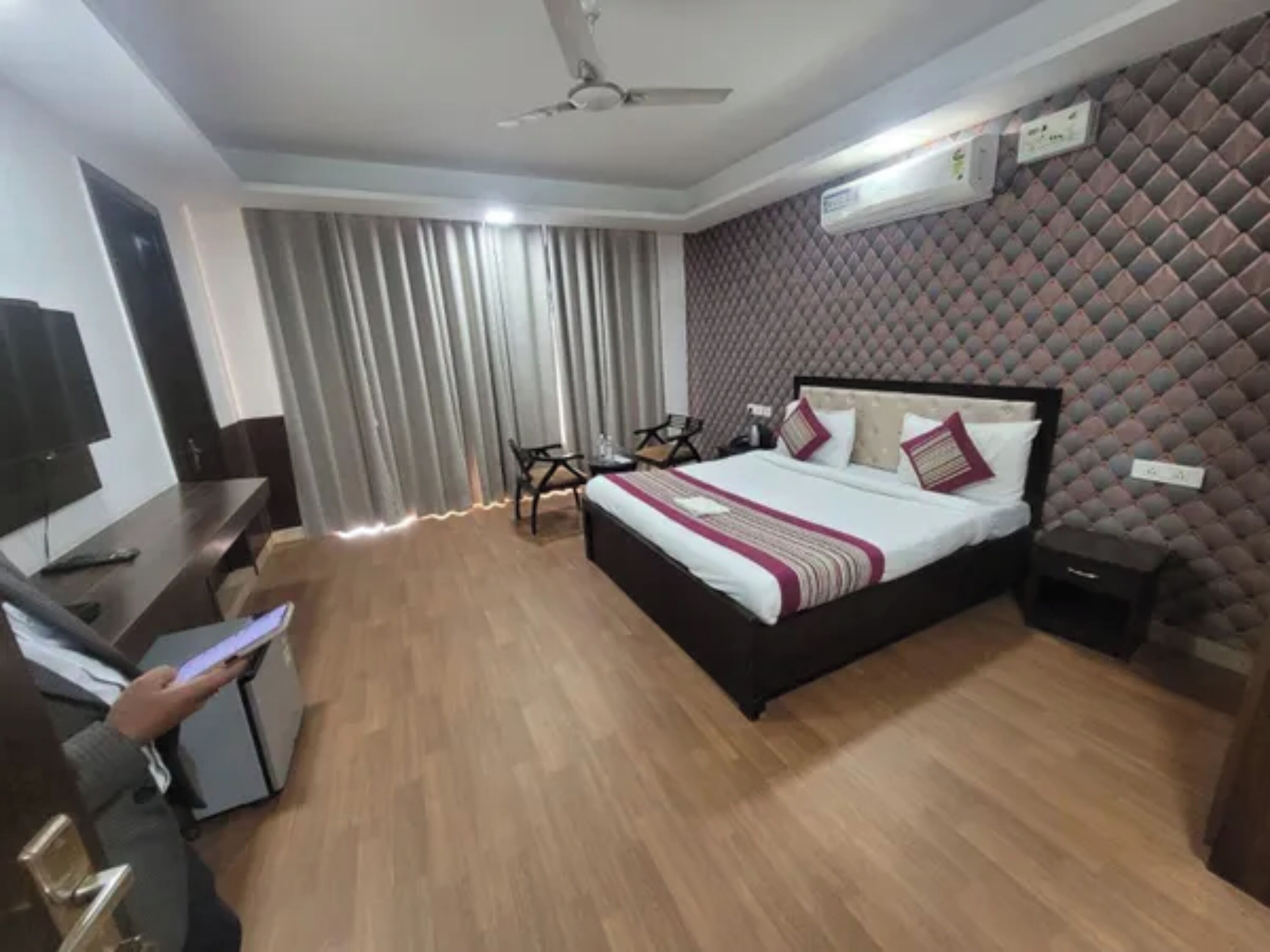 Egyptian cotton sheets, premium bedding, in-room safe, free WiFi