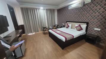 Egyptiske bomuldslagner, premium-sengetøj, pengeskab på værelset