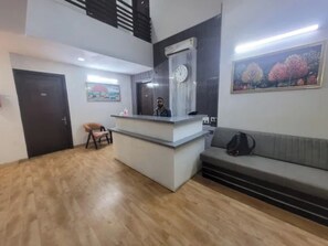 Reception - FabHotel Delight Suites - 1km from Delhi Public School, Sec 45 Gurgaon (Gurugram)