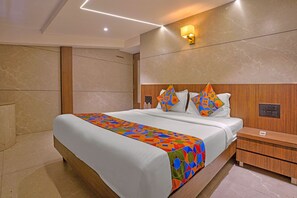 Egyptian cotton sheets, premium bedding, in-room safe, free WiFi - Via Woodlands (Mumbai)